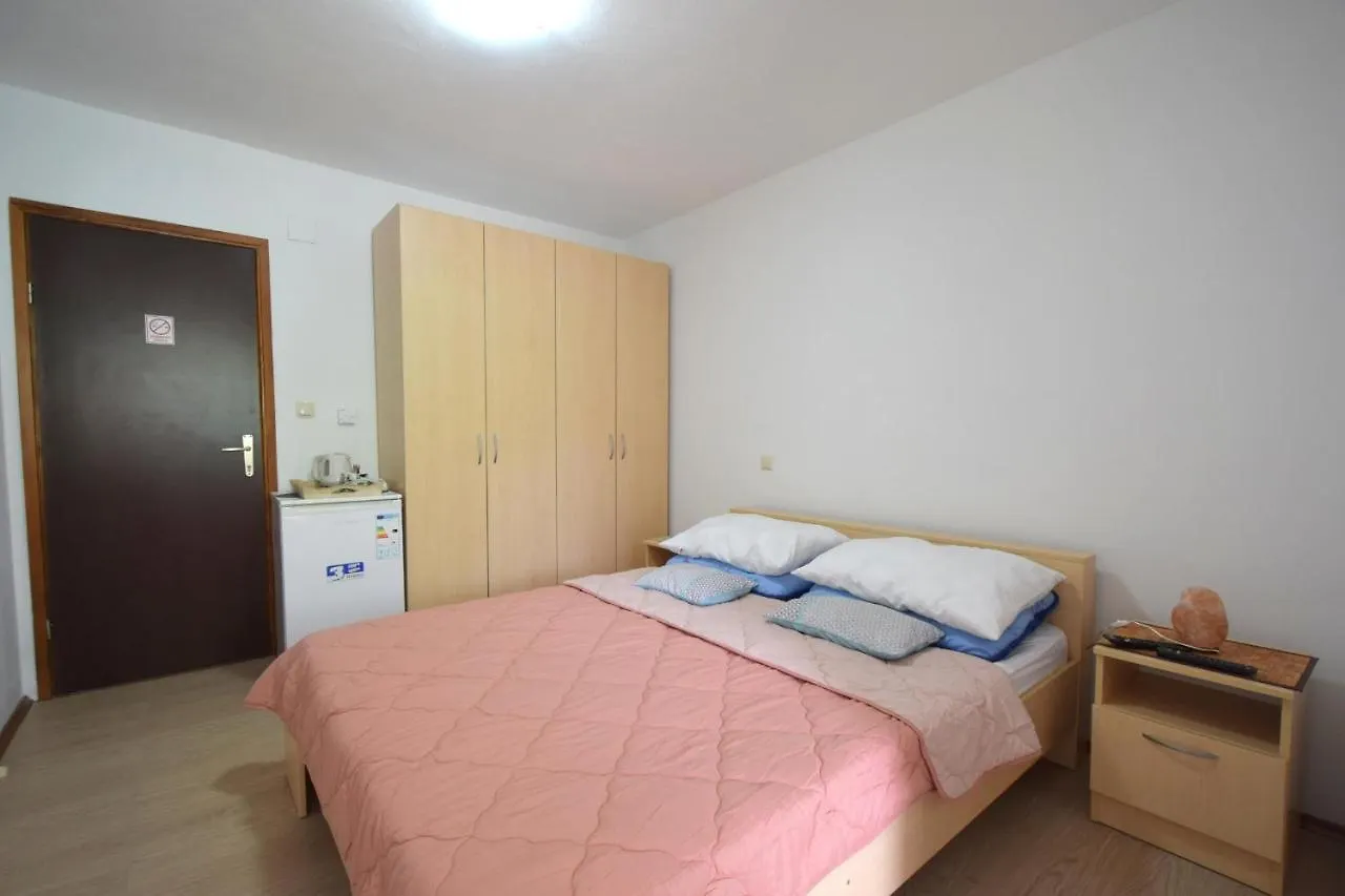 Prázdninový dům Apartments And Rooms Letizia Dobrinj