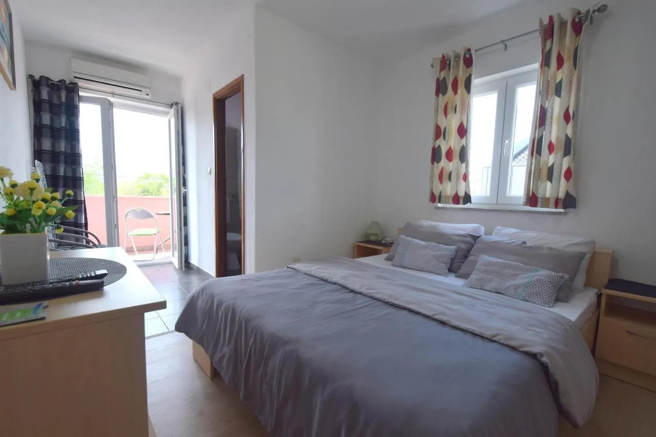 Prázdninový dům Apartments And Rooms Letizia Dobrinj