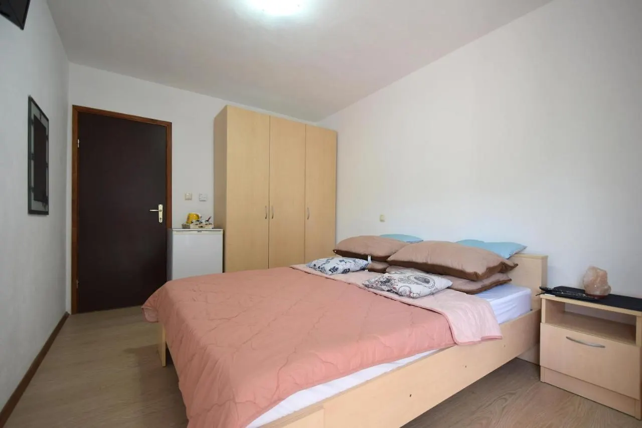 Apartments And Rooms Letizia Dobrinj Croazia