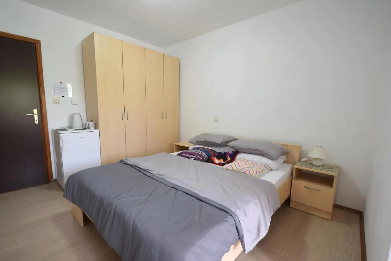 Apartments And Rooms Letizia Dobrinj Casa vacanze