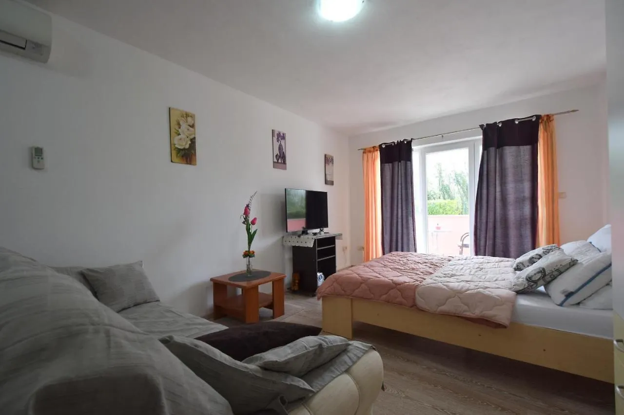 Apartments And Rooms Letizia Dobrinj 0*,  Chorvatsko