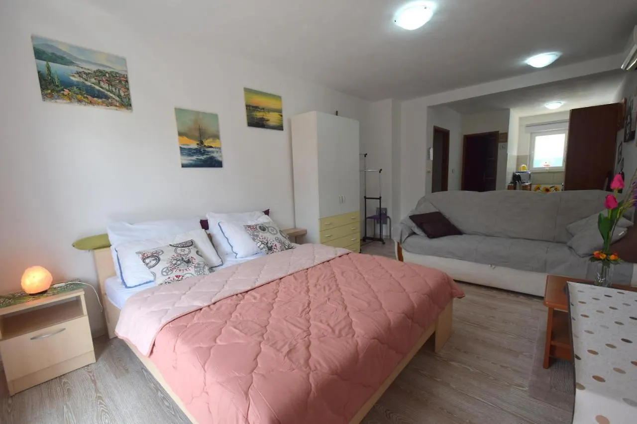 Apartments And Rooms Letizia Dobrinj Prázdninový dům