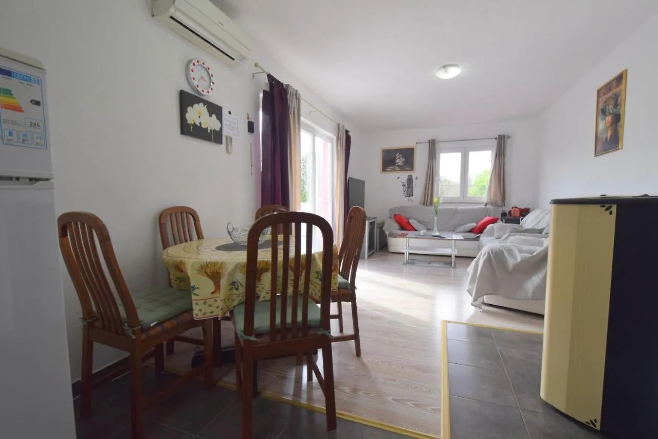 Prázdninový dům Apartments And Rooms Letizia Dobrinj
