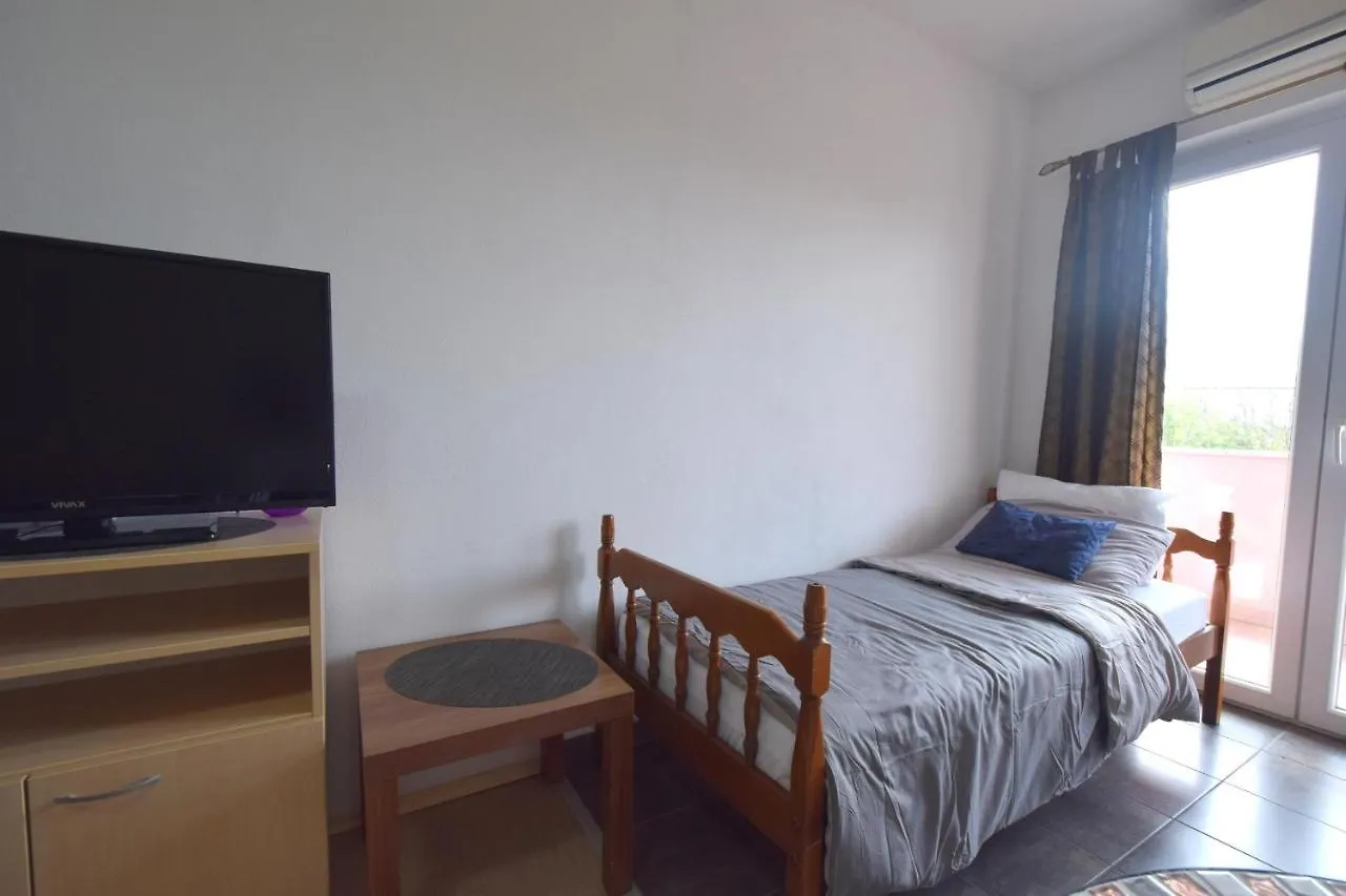 Apartments And Rooms Letizia Dobrinj Casa vacanze