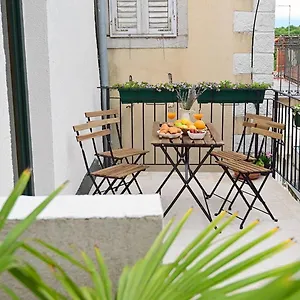  Apartment D & L
