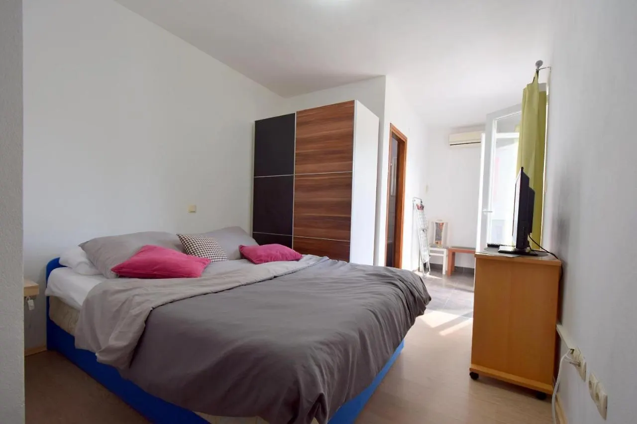 Apartments And Rooms Letizia Dobrinj 0*,